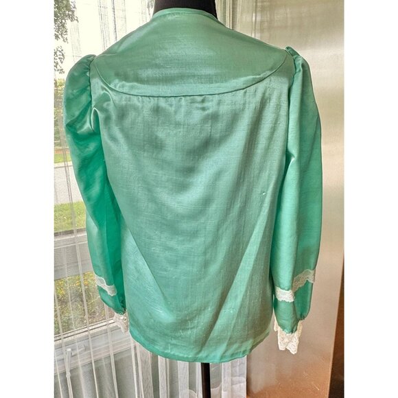 Vintage 1960s pajama top, mint/aqua, wide cream lace yoke & trim, puff shoulders - Picture 4 of 9